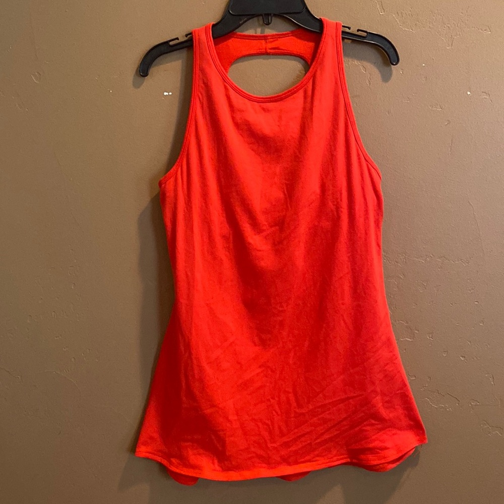 Lucy Activeware red tank top with a fun circle cutout on the back. Size small 🧚